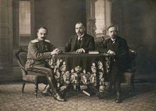 Les délégués bulgares: le major général Ivan Lukov